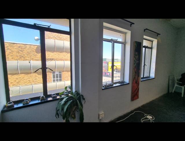210M² FULL FLOOR TO LET IN WOODSTOCK